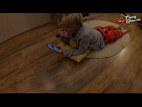 ❤️ Šialená blondínka fajčí obrovský penis a skáče na ňom - análny sex ❤️ Anal video na sk.hentaivost.ru